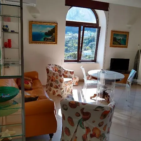 Casa Paolina - بيت للعطل كابري